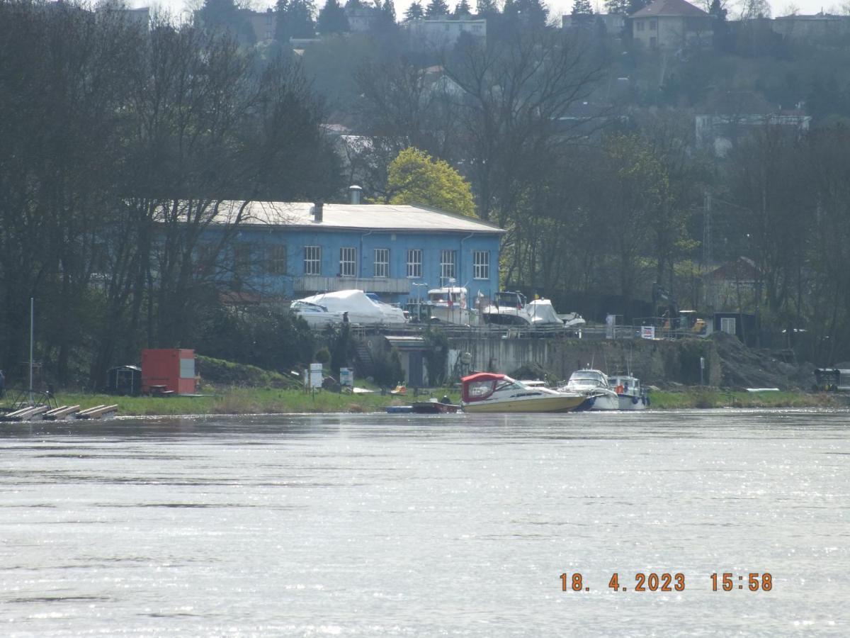 Zouw Hausboat Zakotven -Pouze Ubytovani Roudnice nad Labem Exterior photo