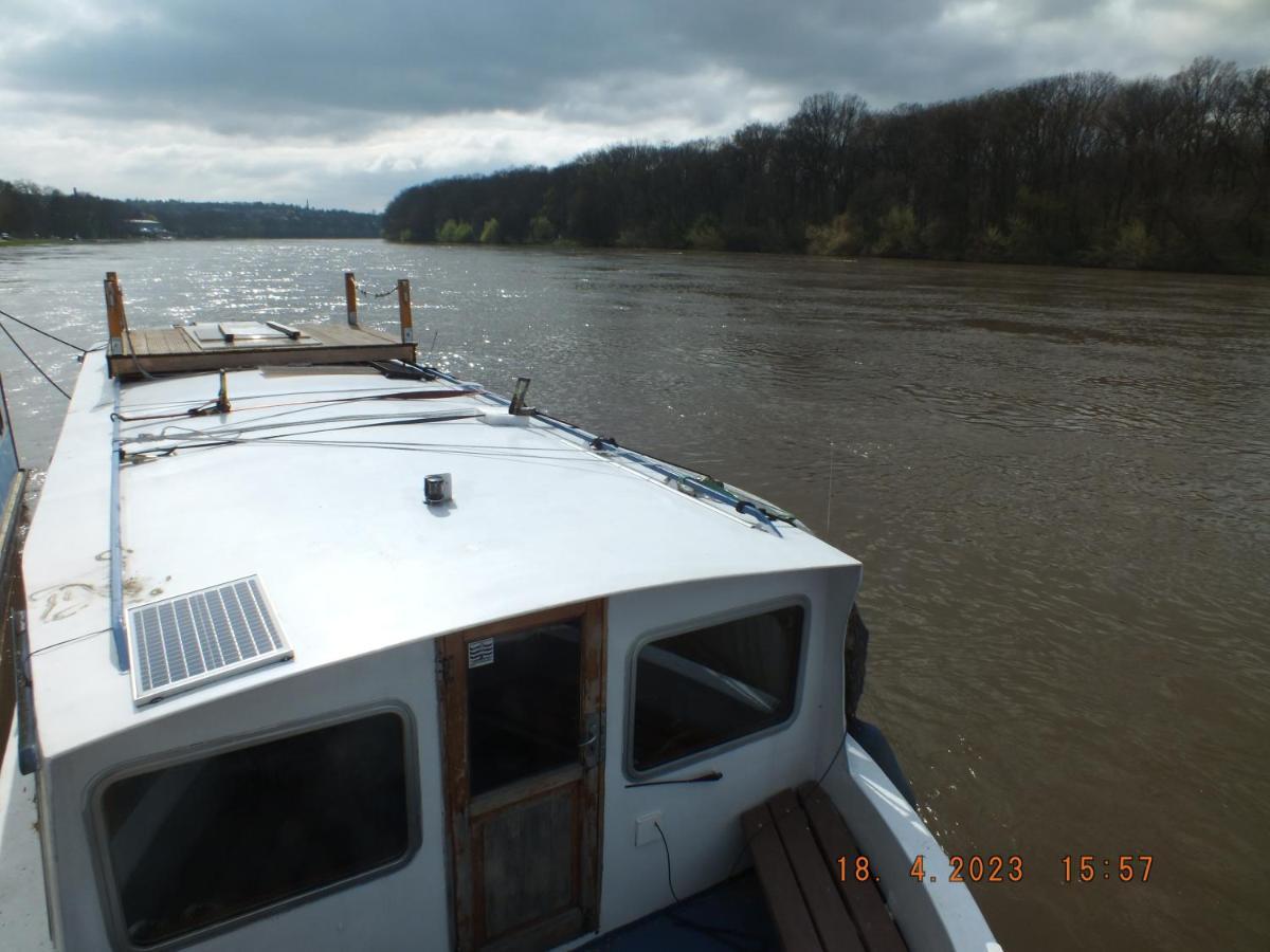 Zouw Hausboat Zakotven -Pouze Ubytovani Roudnice nad Labem Exterior photo