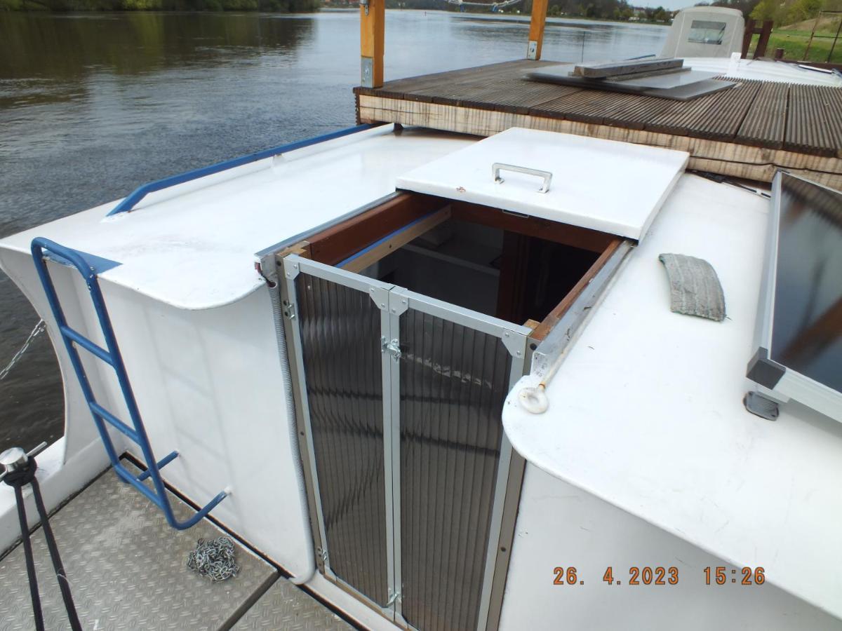 Zouw Hausboat Zakotven -Pouze Ubytovani Roudnice nad Labem Exterior photo
