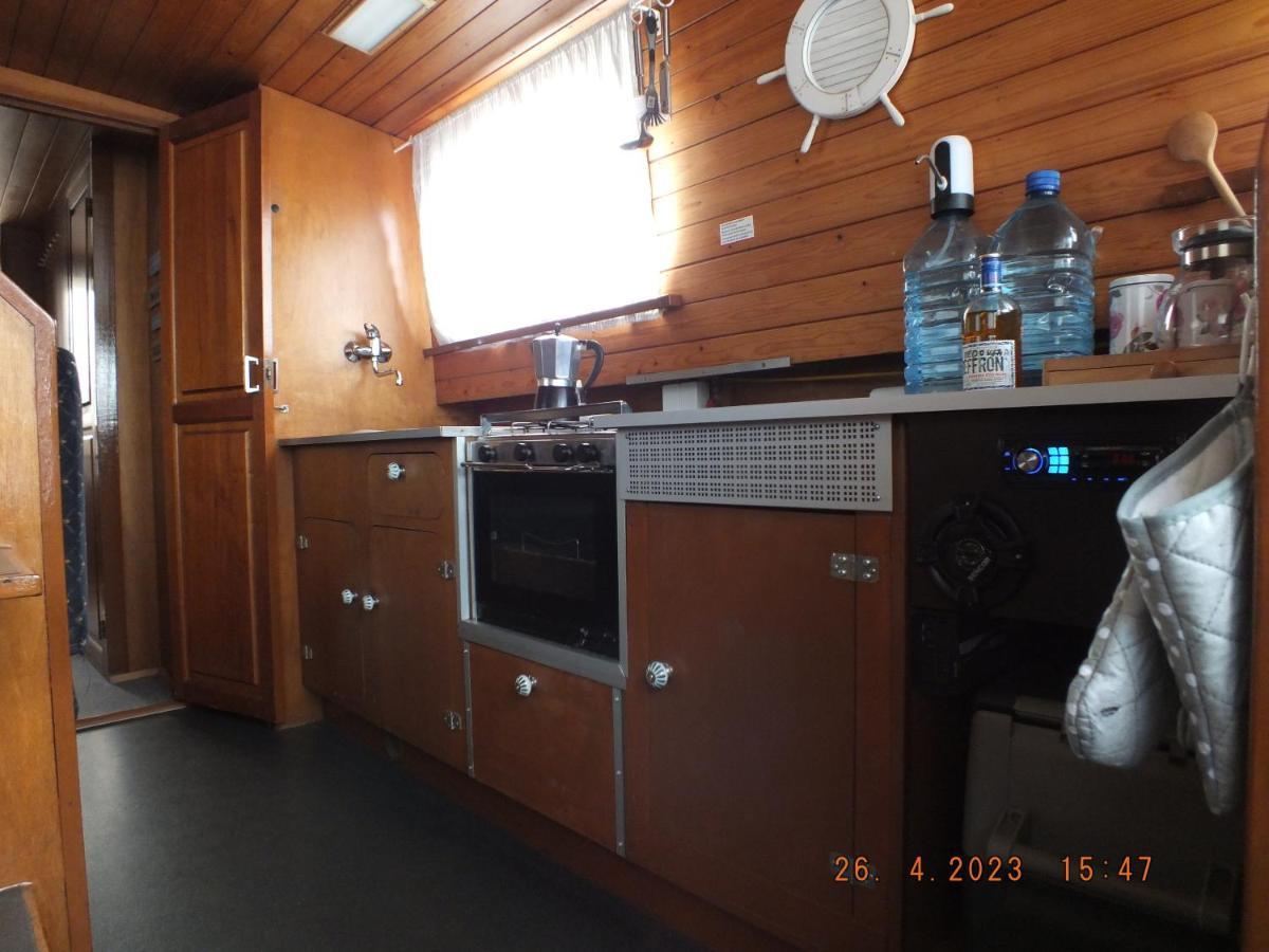Zouw Hausboat Zakotven -Pouze Ubytovani Roudnice nad Labem Exterior photo