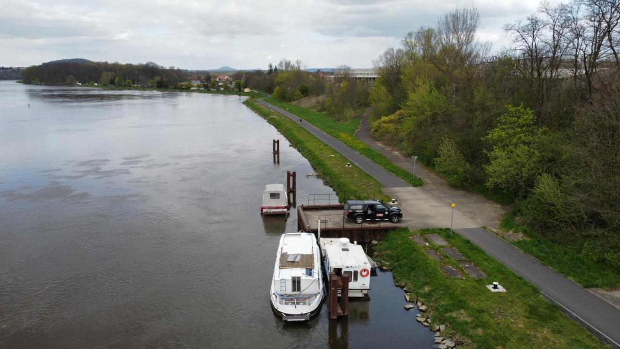 Zouw Hausboat Zakotven -Pouze Ubytovani Roudnice nad Labem Exterior photo
